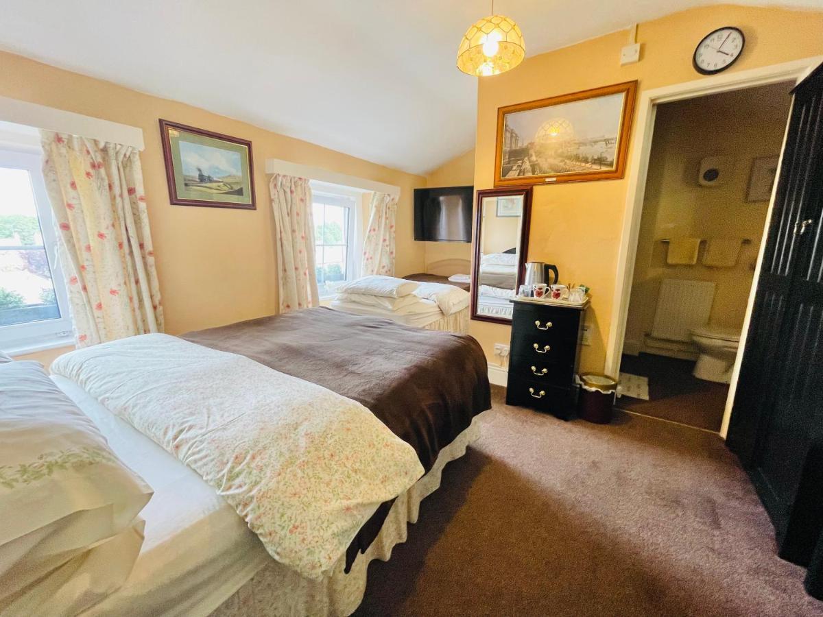 Apsley Villa Guest House. Cirencester Esterno foto