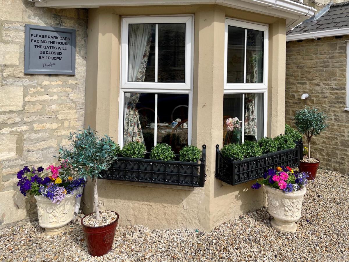 Apsley Villa Guest House. Cirencester Esterno foto